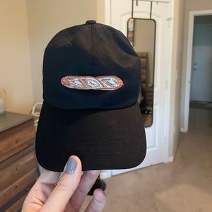 NWOT Lisa Says Gah baguette cap